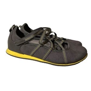 Clarks Privo Flats Women’s 6 Criss Cross Strappy Closed Toe Grey Yellow 64801